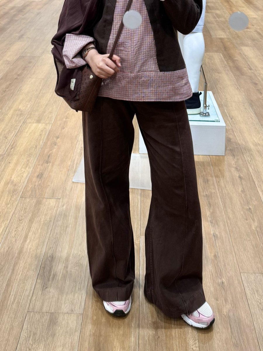 amaliyakusumaa's tweet photo. GUYS.. PLISS LIRIK JEANS LOKAL SATU INI, BAGUS BANGET BUSET, GA BOONG DAH😭✊🏻

so far, ini jeans terhalus, terlembut yang aku punya. cuttingan cakep, bahan nyaman, bikin look kelihatan lebih tinggi &amp; paha lebar friendly👍🏻 https://t.co/1wHzcxlRkT
