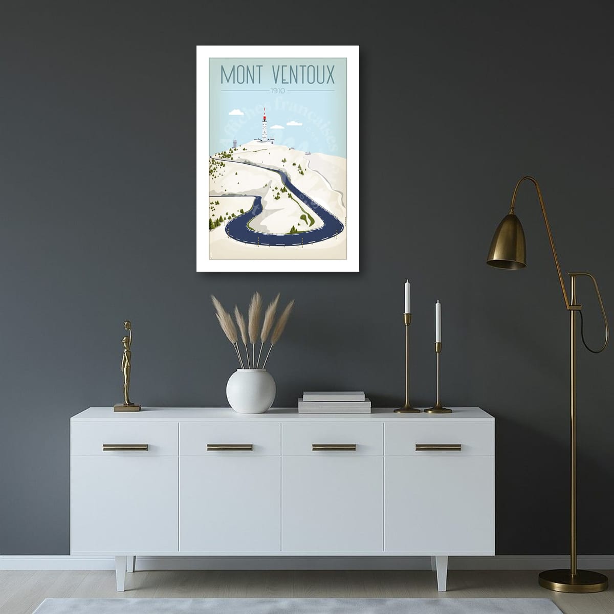 DesignByMathieu's tweet photo. J'ai dessiné cette trace avec les jambes avant de la dessiner à la main. 🚴‍♂️✍️

Après avoir grimpé le Ventoux, j'ai créé ce poster pour immortaliser ce serpent d'asphalte mythique. Fidèle à l'effort et au sommet lunaire. 🏔️

Un hommage de cycliste.

#Cycling #MontVentoux #TDF https://t.co/xUiMqkWUKA