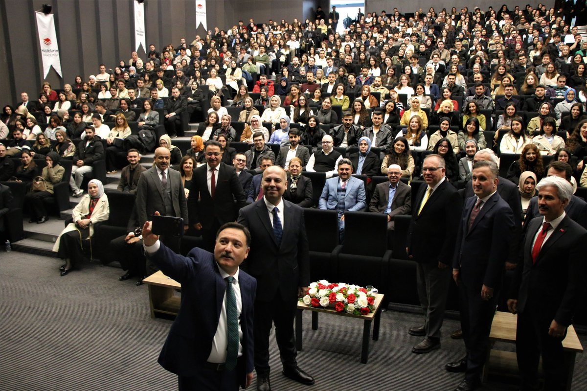 🔔 Millî Eğitim Akademisinde “ilk ders” zili bugün çaldı! 

✍🏻 Nesillerimizin emanetçisi öğretmen adaylarımız, yarınlarımızın inşası için akademide mesleki eğitimlerine başladı. 

Millî Eğitim Bakanlığımız tarafından düzenlenen ve Millî Eğitim Bakanımız Sayın Yusuf Tekin’in