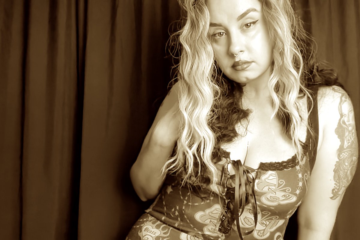 Lacy Blaze tweet media