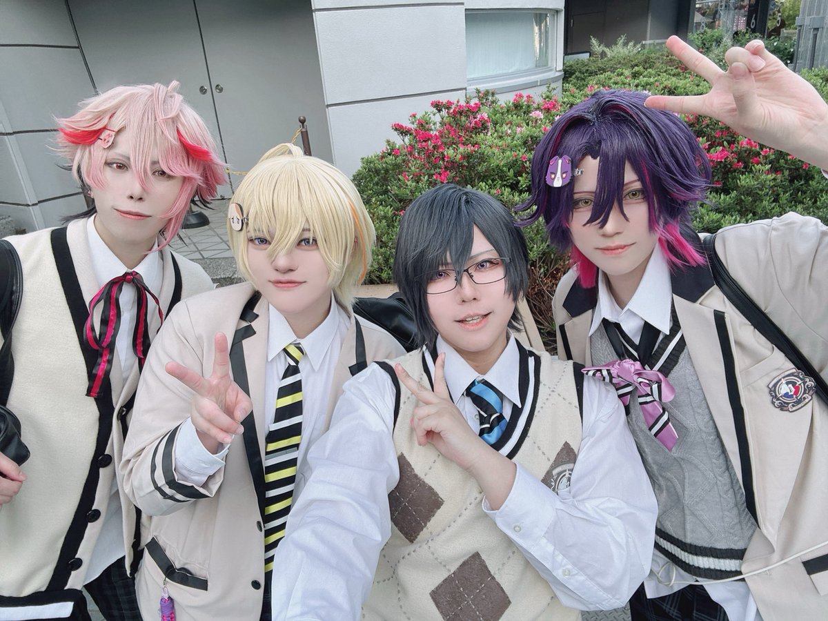 昨日マジで嬉しい出来事がありましてね。
学ヴォのｾﾞﾌｨroちゃんが！！！！声を掛けてくださって奇跡的に四人で撮らせて貰ったんですよ！！！！ハッピ〜〜〜〜🤗💗
kn <a href="/usako_0826_/">うさ子(新垢)🐾12 TDC🍝🍷</a> 
hb <a href="/sit_saku/">しぃた@4/4池a!/12てでし</a> 
sr <a href="/suzuri_k1025/">克稀</a> 

 #コスプレフェスタTDC