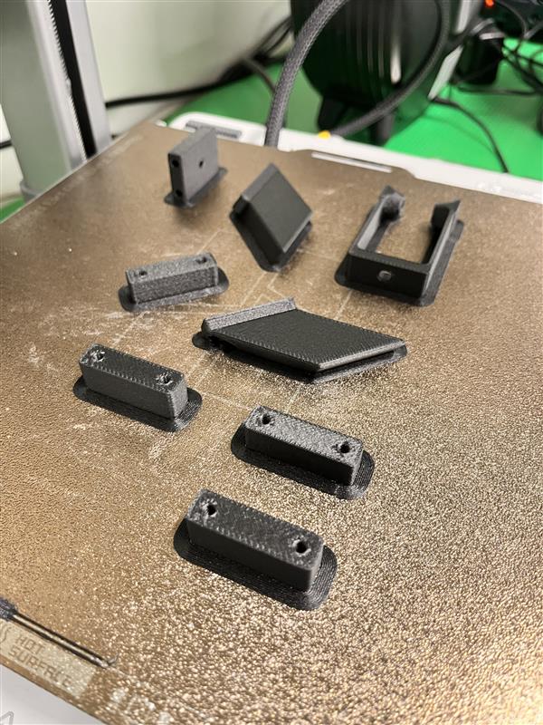 nittc_robo's tweet photo. 機械班は、ロボットの骨や筋肉を作る班です
機械班の仕事は主に設計・加工・組み立てに分かれます。それぞれ、計算を経たモデル作成、部品作成、部品の組み立てによるロボット作成を行います。
ロボットのフレームを組みたい、面白い・すごい機構を作ってみたいという人には、機械班がおすすめです！ https://t.co/2pZOOb0VfR