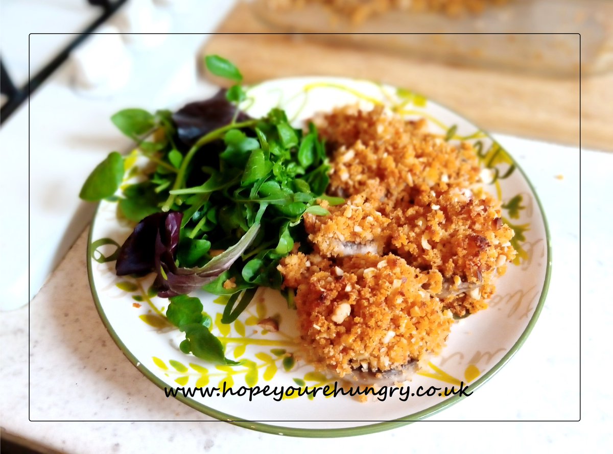 re_hungry's tweet image. Happy #Monday lovely Hungrys! Making my very stuffed mushrooms for lunch today - recipe: hopeyourehungry.co.uk/snacks-the-gre… Crispy topped &amp;amp; crammed with cheese, a light lunch that's perfect for sharing! Stay hungry! ;) x #bakeithappen #recipes #baking #cheese #lunch #meatfree