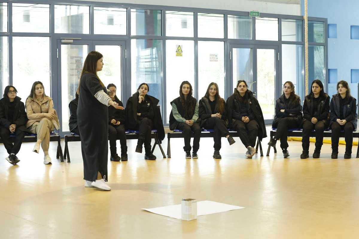 Ünsiyyətin gücü: empatiya və dinləmə bacarıqları ön planda! 🗣️

Ətraflı məlumat üçün: facebook.com/share/p/14aagL…