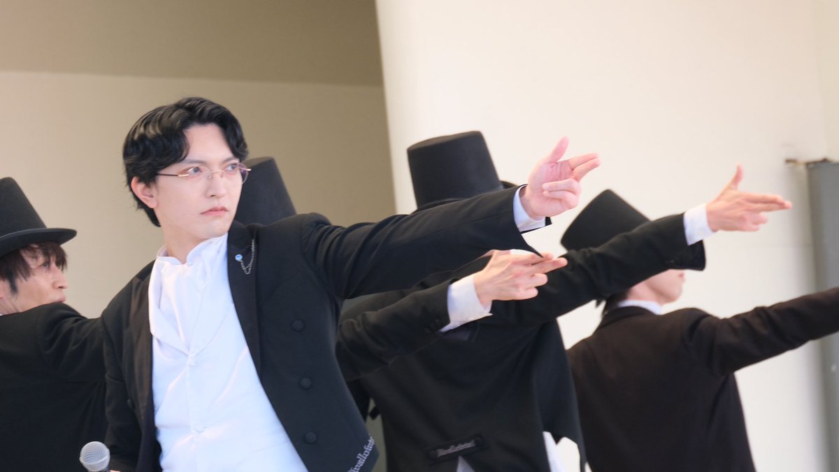 ouji0x0's tweet photo. 執事歌劇団のコンサート🫖
東武百貨店スカイデッキ広場『Spring Concert2026』4/11
※撮影/SNSの投稿OK

初めてコンサートに行きました🎶
撮ってくれたお友達が神すぎる🥹📸

動画のラスト、くま耳が良すぎるので見ていってください🥹🧸🎀

#執事喫茶swallowtail
#執事歌劇団
#隈川 https://t.co/sCF7hAciu4
