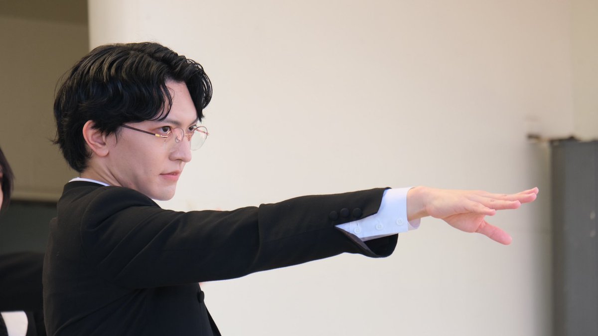 ouji0x0's tweet photo. 執事歌劇団のコンサート🫖
東武百貨店スカイデッキ広場『Spring Concert2026』4/11
※撮影/SNSの投稿OK

初めてコンサートに行きました🎶
撮ってくれたお友達が神すぎる🥹📸

動画のラスト、くま耳が良すぎるので見ていってください🥹🧸🎀

#執事喫茶swallowtail
#執事歌劇団
#隈川 https://t.co/sCF7hAciu4
