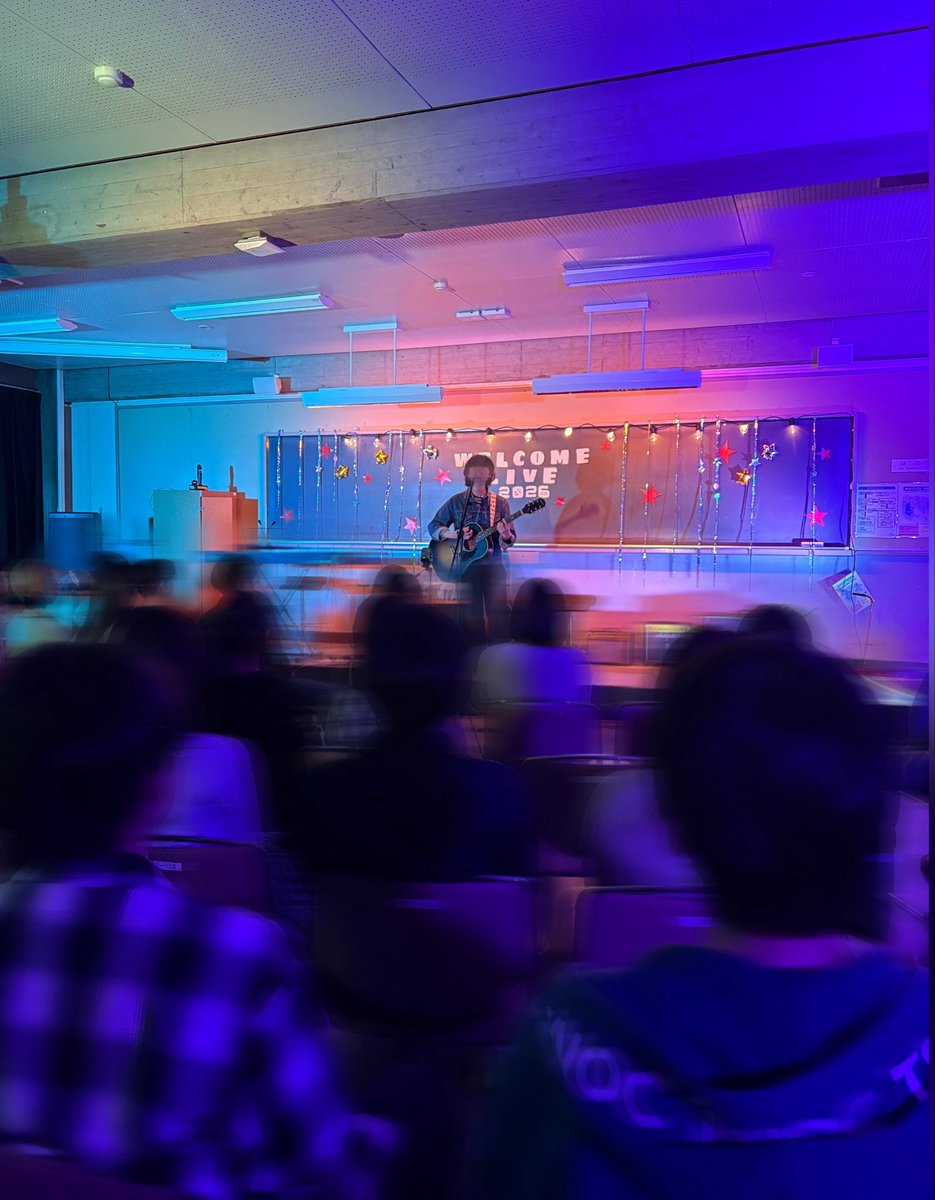 folksku's tweet photo. Folks新歓ライブ始まりました🙌🏻🎶
本日に限らず、14日(火)と17日(金)の
18:00～にも開催されます✨
11号館32の教室で行われるので、サークル選びにまだ迷っている方はぜひ足を運んでみませんか？💭🏃‍♂️
 #神奈川大学  #KU  #春から神奈川大学  #新歓ライブ https://t.co/vECfaMmhqH