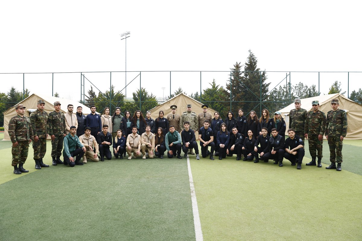 Fövqəladə hallar könüllülərinin təlimləndirmə düşərgəsinin son günündə könüllülər həyat fəaliyyətinin təhlükəsizliyi üzrə xüsusi praktiki təlimlərdə iştirak edərək vacib biliklər əldə ediblər. 📷