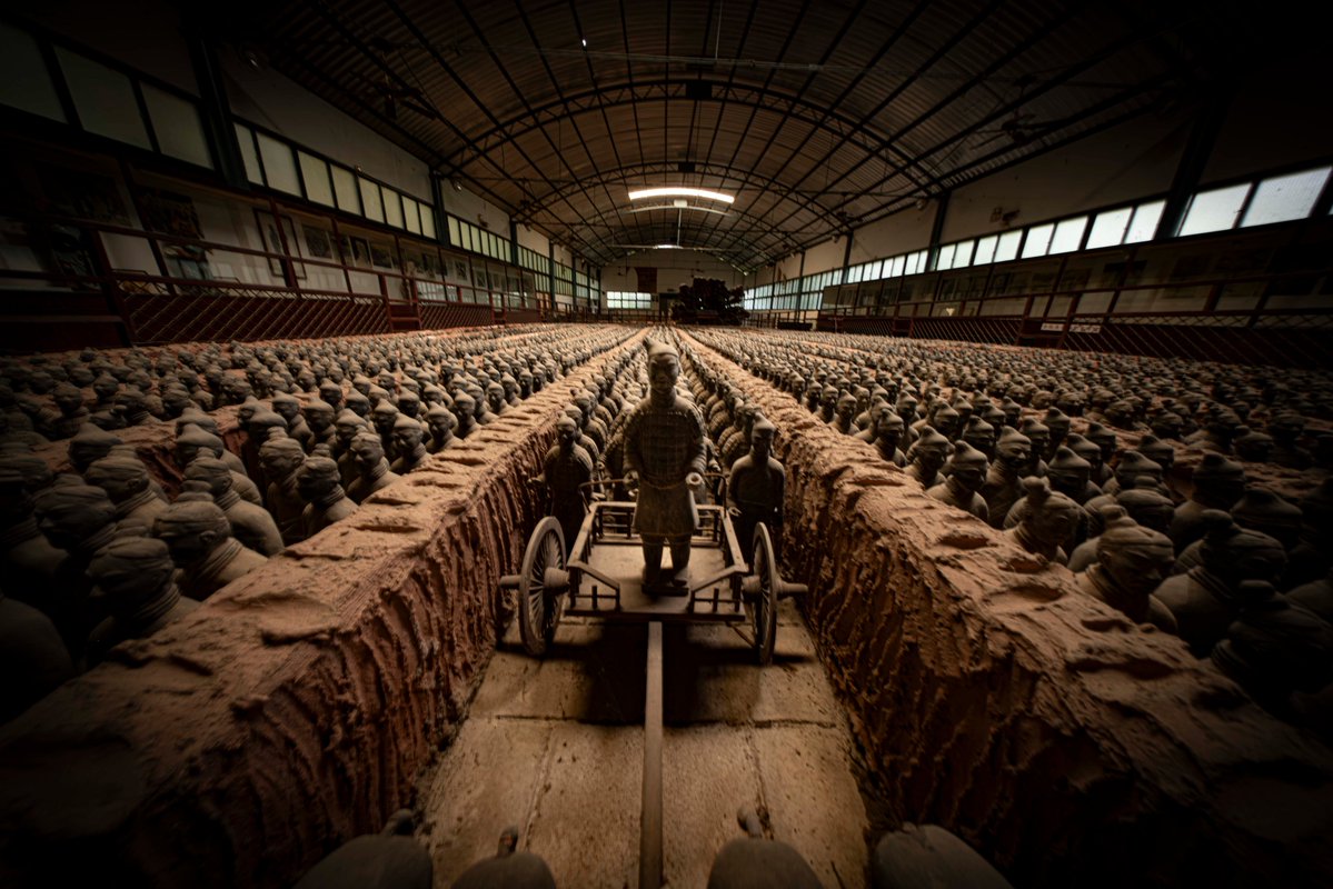 komamasa's tweet image. 昔中国であったコミケオープン前の再現らしい
＃abandoned　＃Urbex　#廃墟