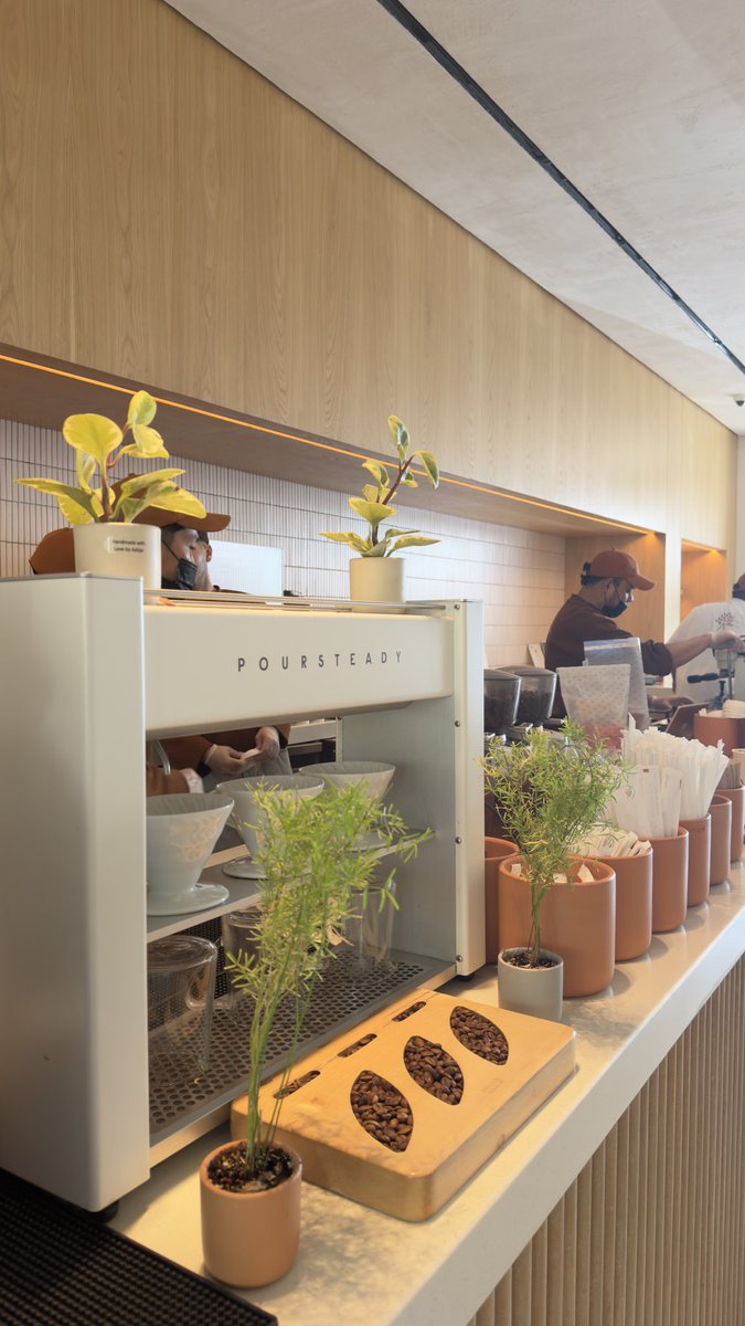 عبدالإله . tweet media