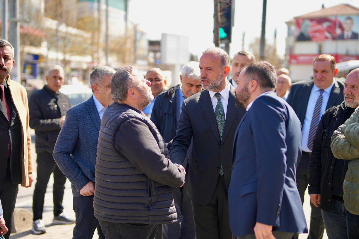 alperyegin_'s tweet photo. Sarıgazi Mahalle Muhtarımız Mustafa Arslantaş ile birlikte, Sarıgazi Merkez’de yol, kaldırım ve otobüs durağı düzenlemeleri ile yayalaştırma çalışmalarını yerinde inceledik.

Daha güvenli, daha düzenli ve daha yaşanabilir bir merkez için çalışmalarımızı sürdürüyoruz.

Sancaktepe Kazanmaya Devam Ediyor!