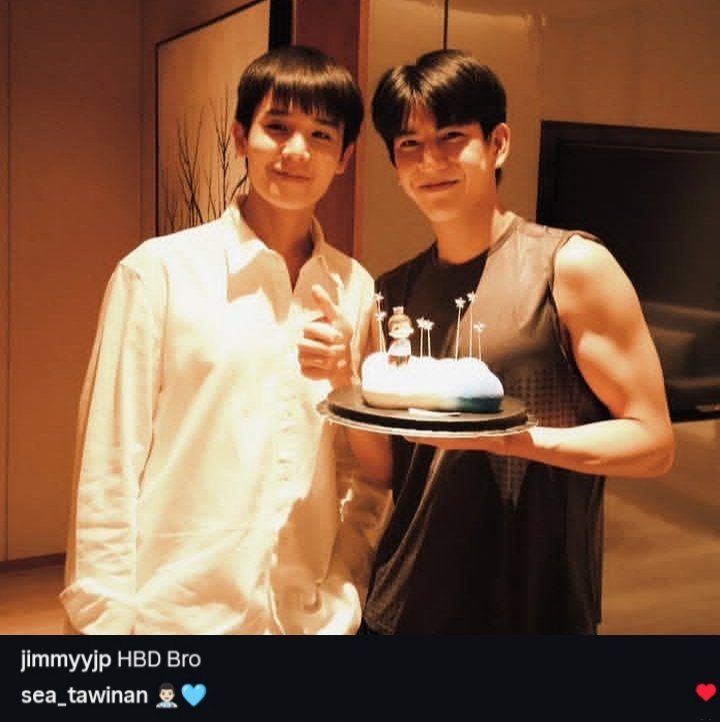 tannsbe7ry's tweet photo. 2025: HBD BRO
2026: HBD BRO 🎉

just a emoji added i am crying 😭😭😭😭

#TwentySevenWithSea #jimmysea https://t.co/5hA2Yj3Twg
