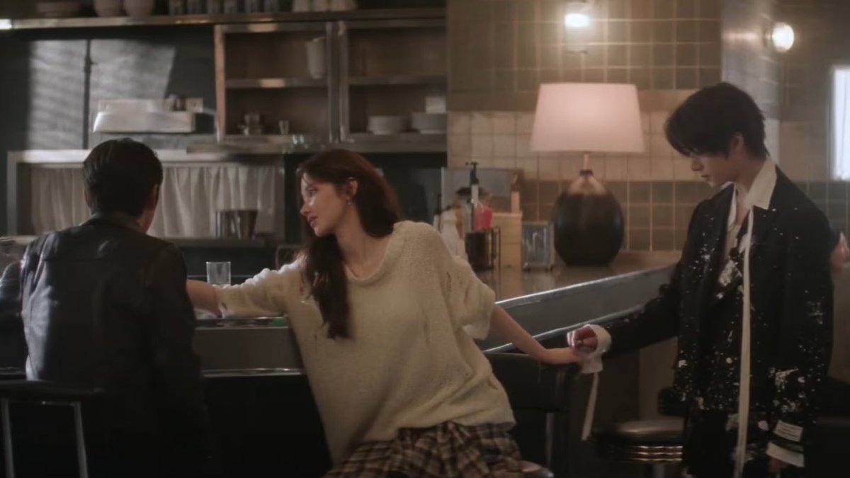 Kkyu! Aura yearning nya kuat banget dia di MV