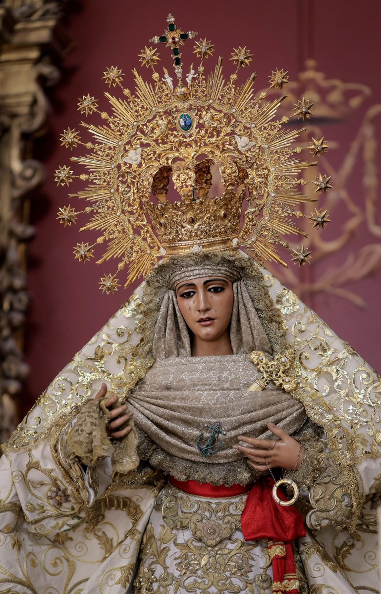 🟢 #ReginaCoeli | Como marca la tradición, a las doce en punto del mediodía invocamos a Nuestra Señora de la Esperanza con el rezo del Regina Coeli, para poner en sus manos todas nuestras plegarias e intenciones:

Reina del cielo alégrate; aleluya. 
Porque el Señor a quien
has