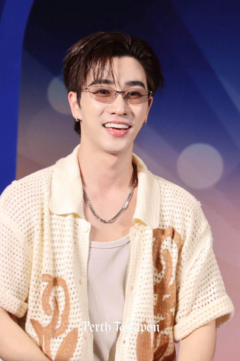 PerthOfficialTH's tweet image. เฮียเพิร์ธหล่อมากครับ !!!

PERTH SANTA AT SONGKRAN THE MALL BANGKAPI

​#TheMallSongkranxPerthSanta