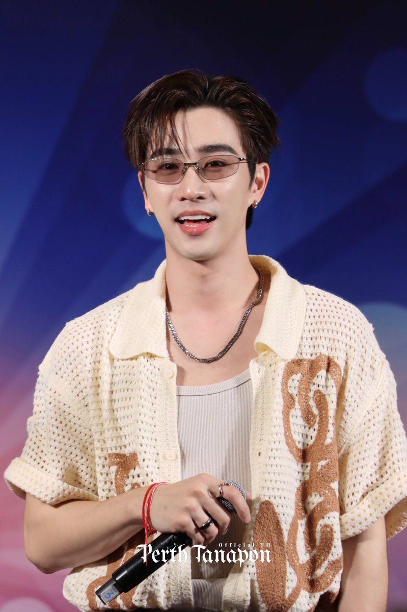 PerthOfficialTH's tweet image. เฮียเพิร์ธหล่อมากครับ !!!

PERTH SANTA AT SONGKRAN THE MALL BANGKAPI

​#TheMallSongkranxPerthSanta