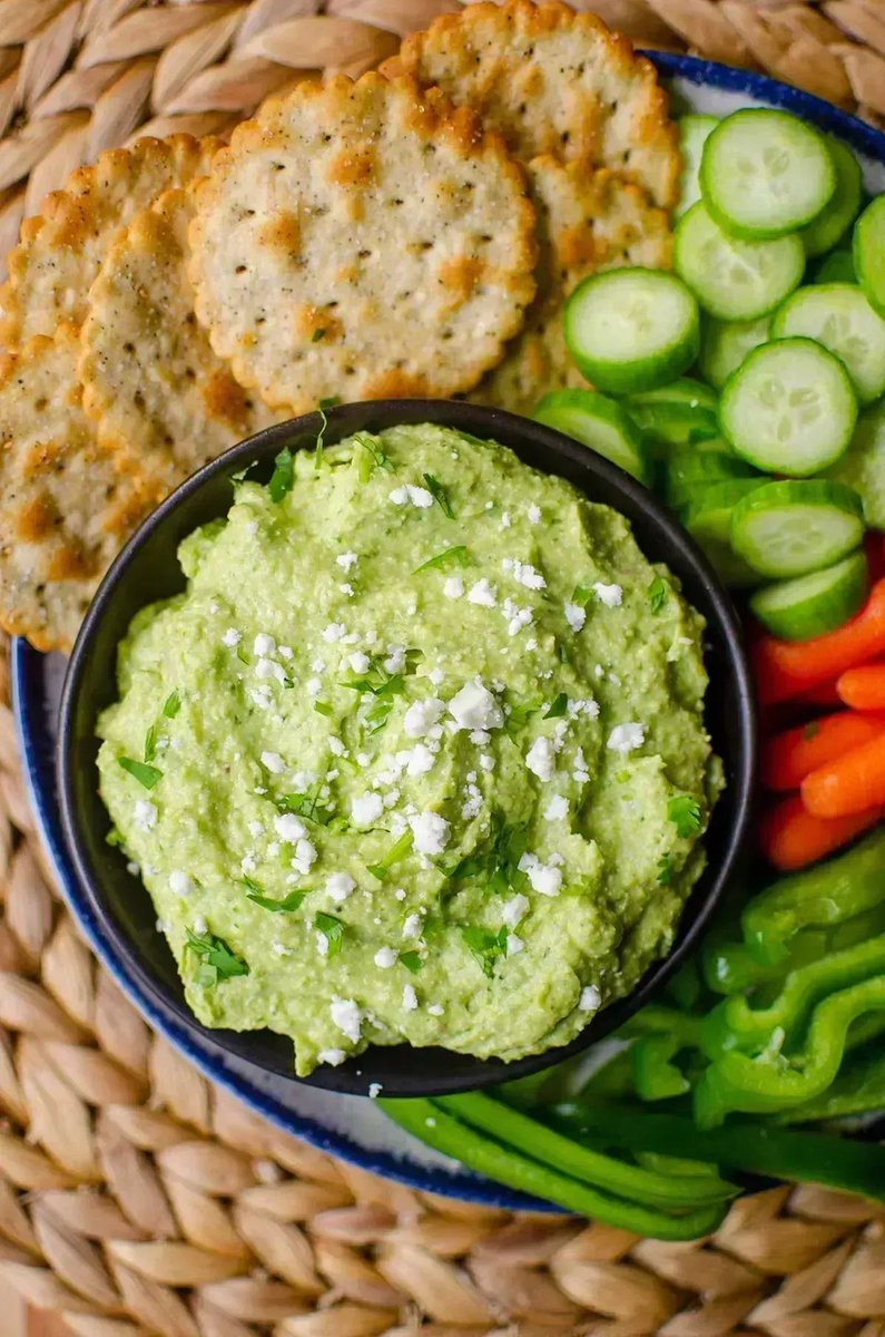 Living_Lou's tweet image. Avocado feta dip comes together in 10 minutes!

Made with avocado, onion, feta, garlic, cilantro, jalapeno, lemon, olive oil and a little salt! YUM. 💕

RECIPE: buff.ly/2THimXK
#recipes