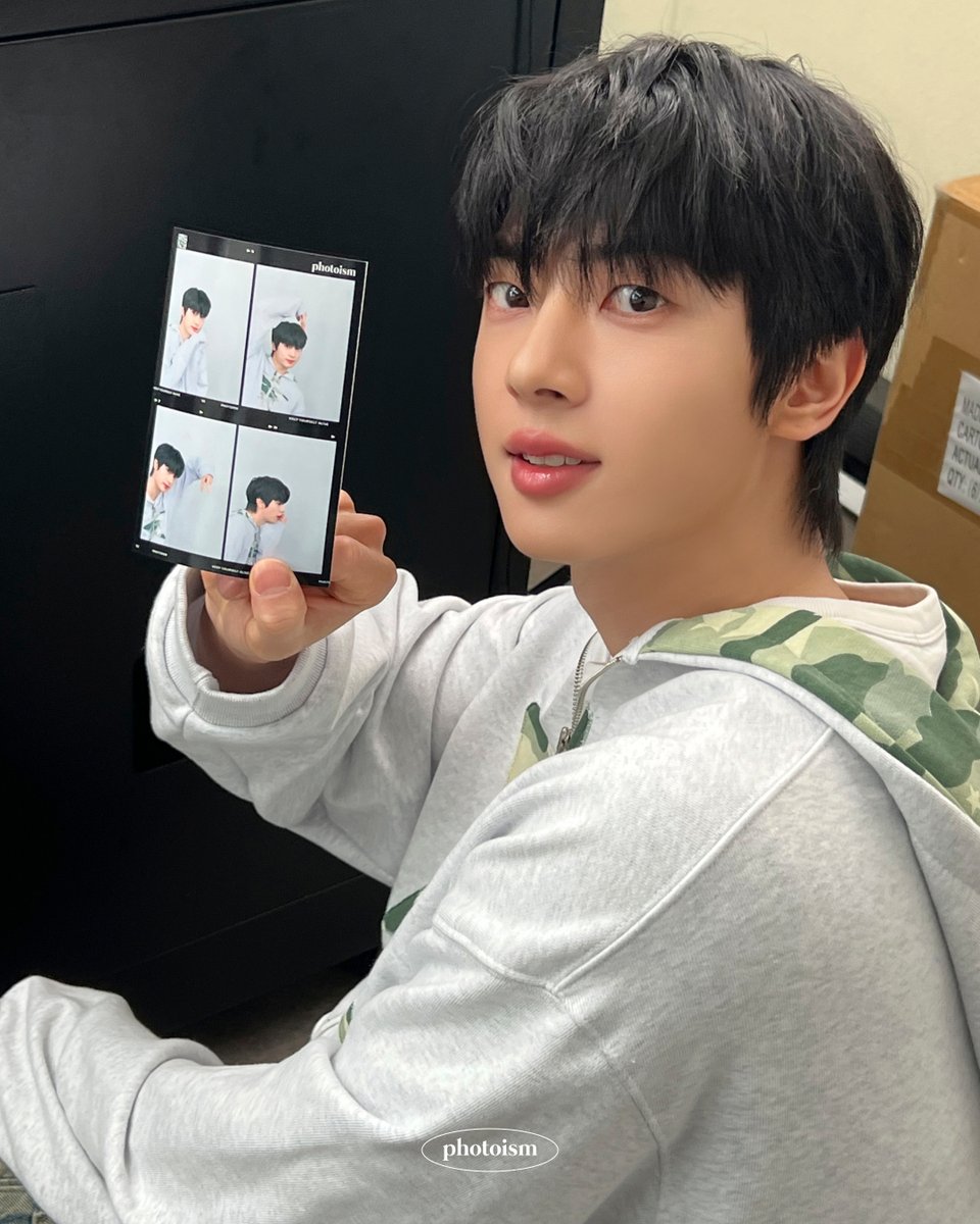 PHOTOISM #후드입고나와 #HOODIEWITHME
<a href="/official_ONEWE/">원위 (ONEWE)</a> 

회색 후드 입은 원위의 
포토이즘 촬영 비하인드를 만나보세요 🏃🏻💨 

#포토이즘 #원위 #ONEWE

ONLY IN PHOTOISM