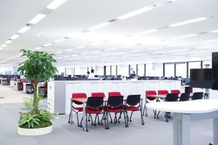 【297人で年収1432万の会社】

・年間休日128日
・初任給は月収40万円
・平均勤続年数13.8年
・平均年収1432万円（39歳）
・住宅手当は最大月74,000円
・賞与年2回＋毎月利益還元制度
・1人あたり売上1.5億の少数精鋭

国産ソフトウェアの雄が、静かに利益を積み上げている

その会社の名は、