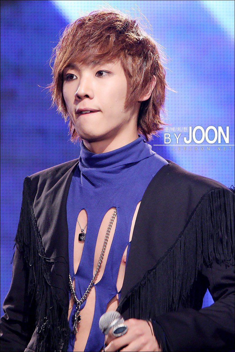 Sshuo_oon27's tweet photo. ์ฒซ๋์ ๋ฐํ๊ฒ ํ๋ ๋ฐ๋ท ์จ๋ฒ ์์
๏ผOh Yeah in blue๏ผ
#LeeJoon #์ด์ค #LeeChangsun #์ด์ฐฝ์ #MBLAQ https://t.co/tQ3aSBHOah