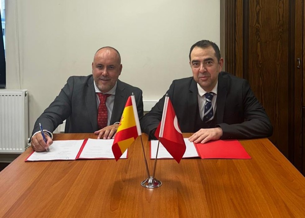 turdefcom's tweet image. 🇪🇸🇹🇷
@NavantiaOficial has signed a support framework agreement for TCG Anadolu (L-400), covering lifecycle support and strengthening long-term cooperation with Türkiye on the Juan Carlos I-based LHD platform. turdef.com/article/navant…