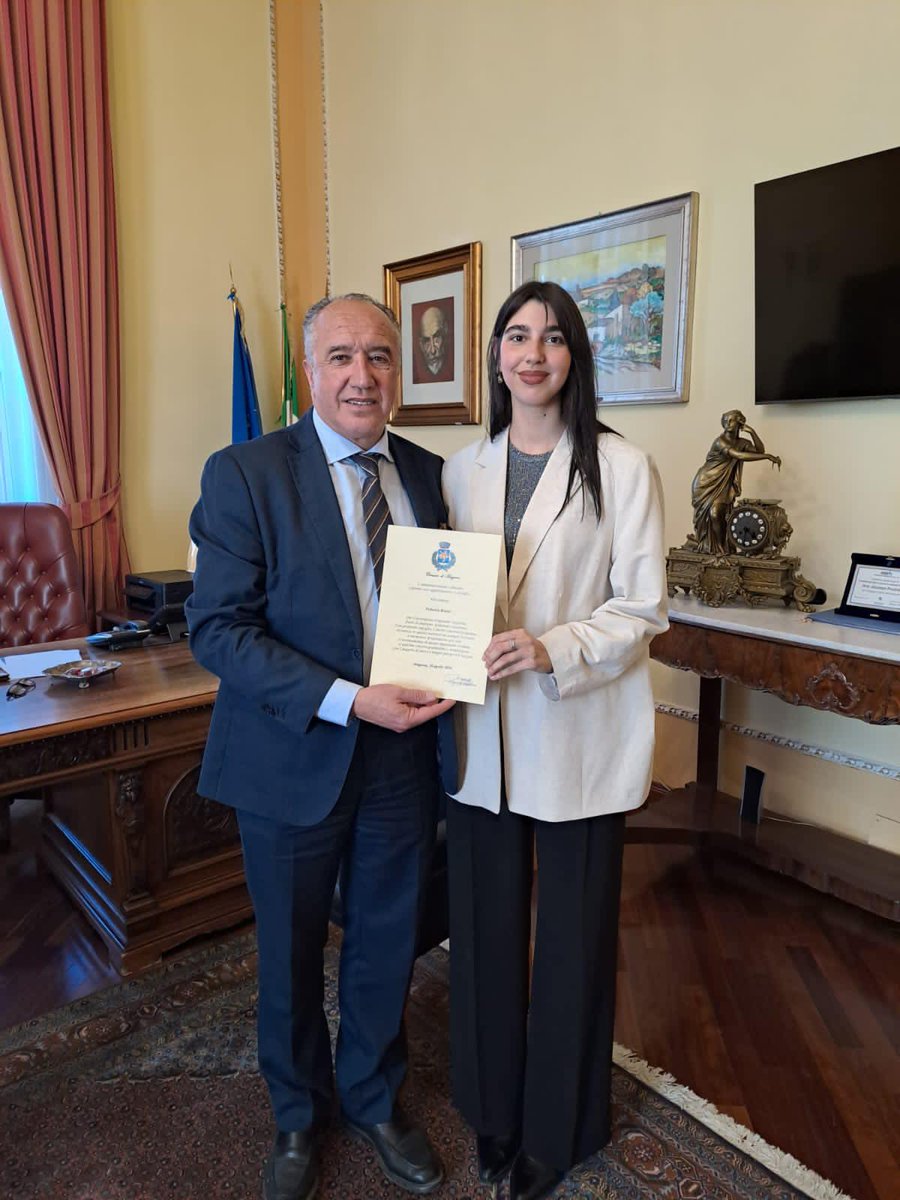 Il Presidente del Libero Consorzio Comunale di Agrigento,Pendolino, ha ricevuto la neolaureata Federica Rotulo, 26 anni,di Aragona che si è distinta a livello nazionale conseguendo il prestigioso “Premio America Giovani per il talento universitario”, dalla Fondazione Italia-Usa.