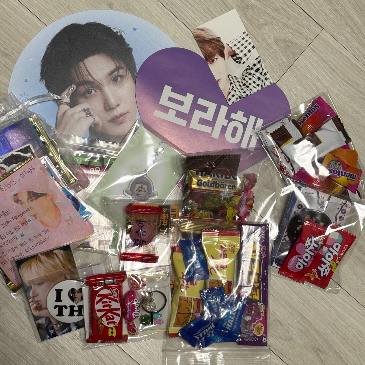 __soll7's tweet photo. 고양 막콘에서 나눔 받아가주신 분들, 해주신 분들 너무 감사합니다! 이번에 나눔 수량을 많이 준비하지 못해서 못 받아가신 분들 너무 죄송해요..🥲 다음에는 꼭 더 많이 준비해갈게요 !! https://t.co/DjXI9t6Cqh