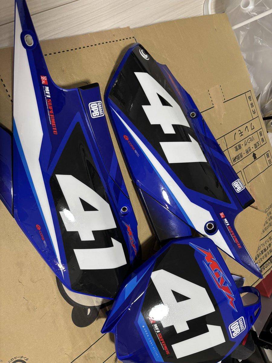 初めてやってみたけど思ったより綺麗に貼れた

ただダルすぎるので次から絶対OPBにお願いします