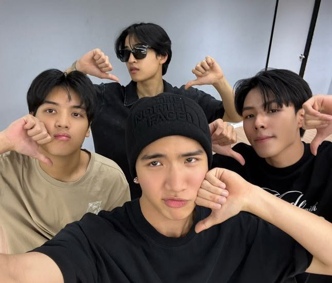 HOURLY CLO'VER tweet media