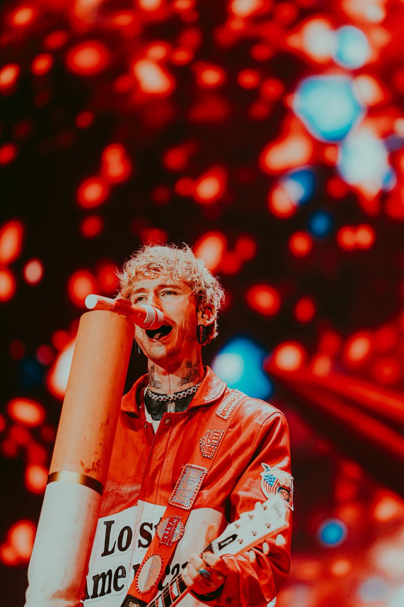 AndyBromm's tweet photo. @machinegunkelly bringing the absolute heat to @RodLaverArena for the ‘Lost Americana’ world tour 📸

Shot for The Alternative Journal 📝
Special thanks to @LiveNationAU / @rpm_pr 🫱🏻‍🫲🏼 https://t.co/P5klTIp1o3