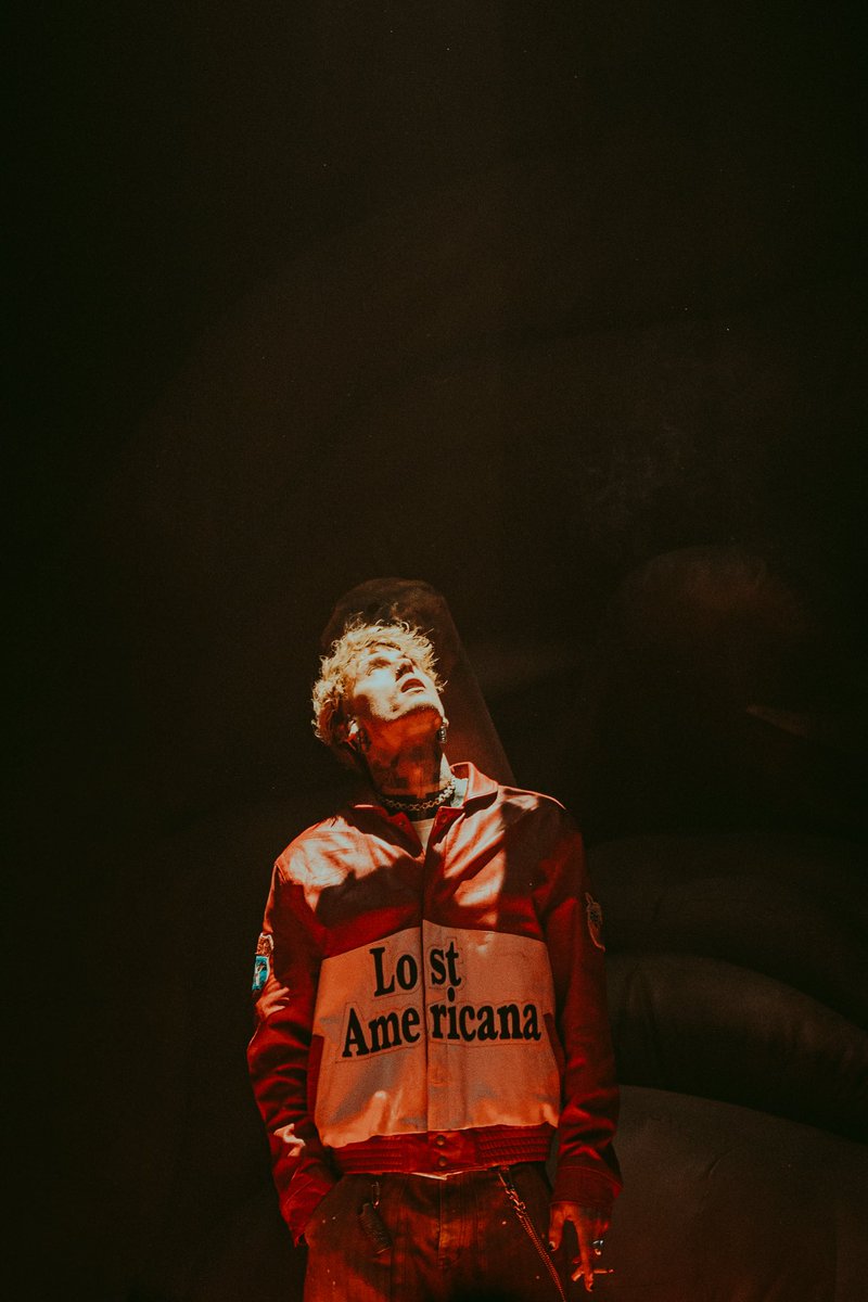 AndyBromm's tweet photo. @machinegunkelly bringing the absolute heat to @RodLaverArena for the ‘Lost Americana’ world tour 📸

Shot for The Alternative Journal 📝
Special thanks to @LiveNationAU / @rpm_pr 🫱🏻‍🫲🏼 https://t.co/P5klTIp1o3