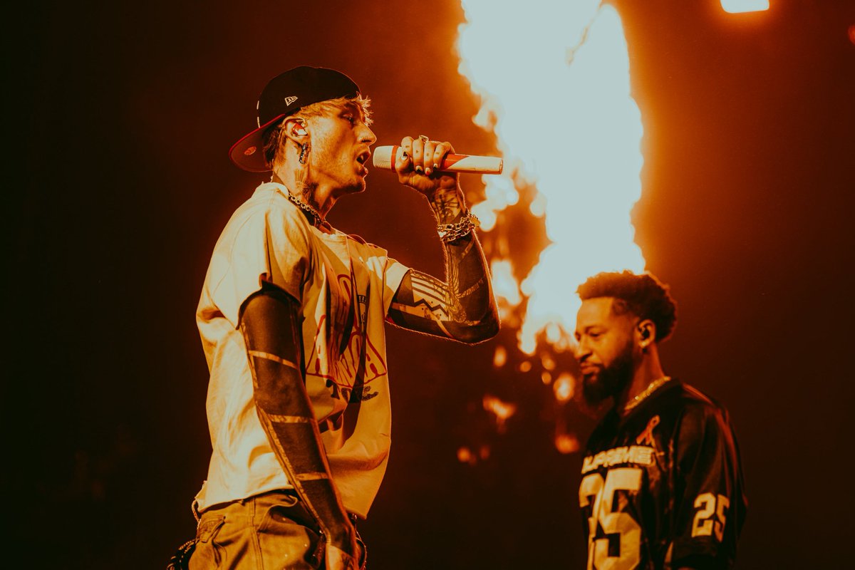 AndyBromm's tweet photo. @machinegunkelly bringing the absolute heat to @RodLaverArena for the ‘Lost Americana’ world tour 📸

Shot for The Alternative Journal 📝
Special thanks to @LiveNationAU / @rpm_pr 🫱🏻‍🫲🏼 https://t.co/P5klTIp1o3