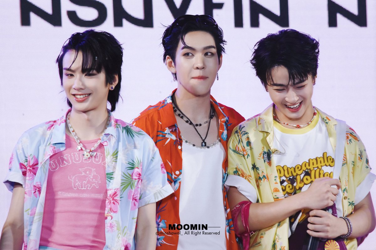 Nekomata0109's tweet photo. My family!!! Finally!!!

AUAUSAVE SONGKRAN26 ICONSIAM 
#AUAUSAVExICONSIAM 
#auausave #waveetnp https://t.co/T0jfweGNbp