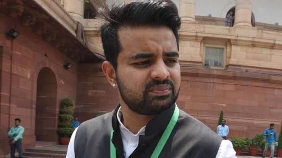 HandleWithDare tweet media