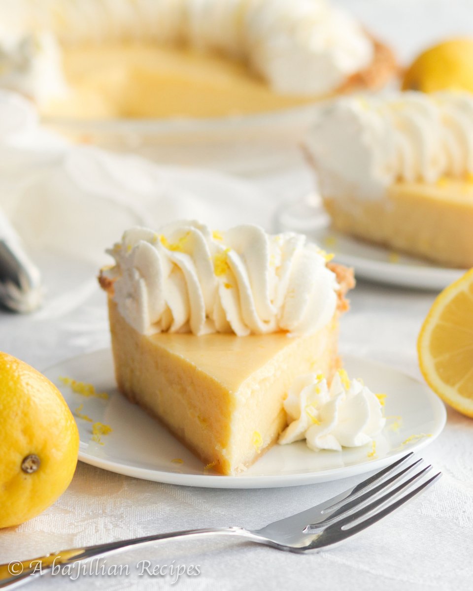 baJillianRecipe's tweet photo. LEMON CUSTARD PIE - Smooth and creamy lemon filling nestled in a golden flaky pastry crust and crowned with a fluffy border of lemon-kissed whipped cream. #Lemon #CustardPie #SpringDesserts #LemonCustard RECIPE: https://t.co/yspdYbfmkp https://t.co/kwFzrvdViQ