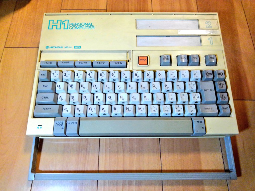 レトロPCの置場に困る少女 tweet media