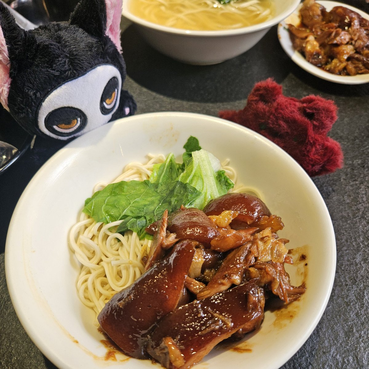 비상탈출 tweet media