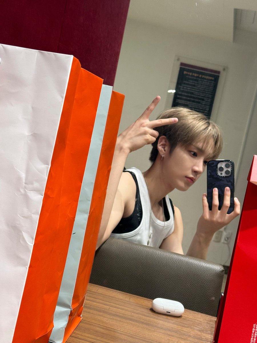 AxMxP pics tweet media