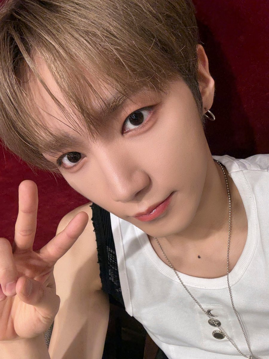 AxMxP pics tweet media