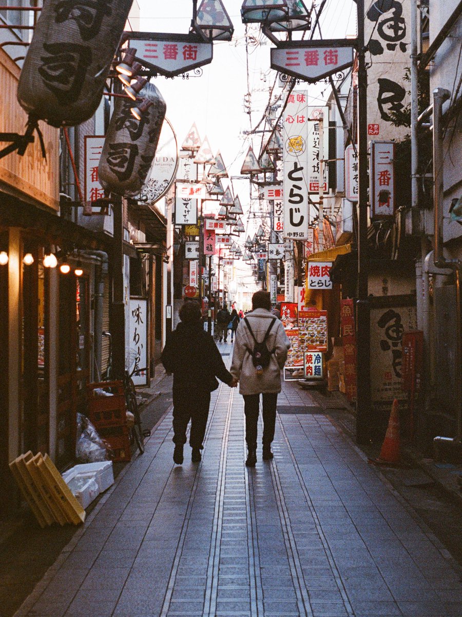 Rhys_more's tweet photo. I love travelling with friends and taking cute pictures of them https://t.co/f46jkz0Clh