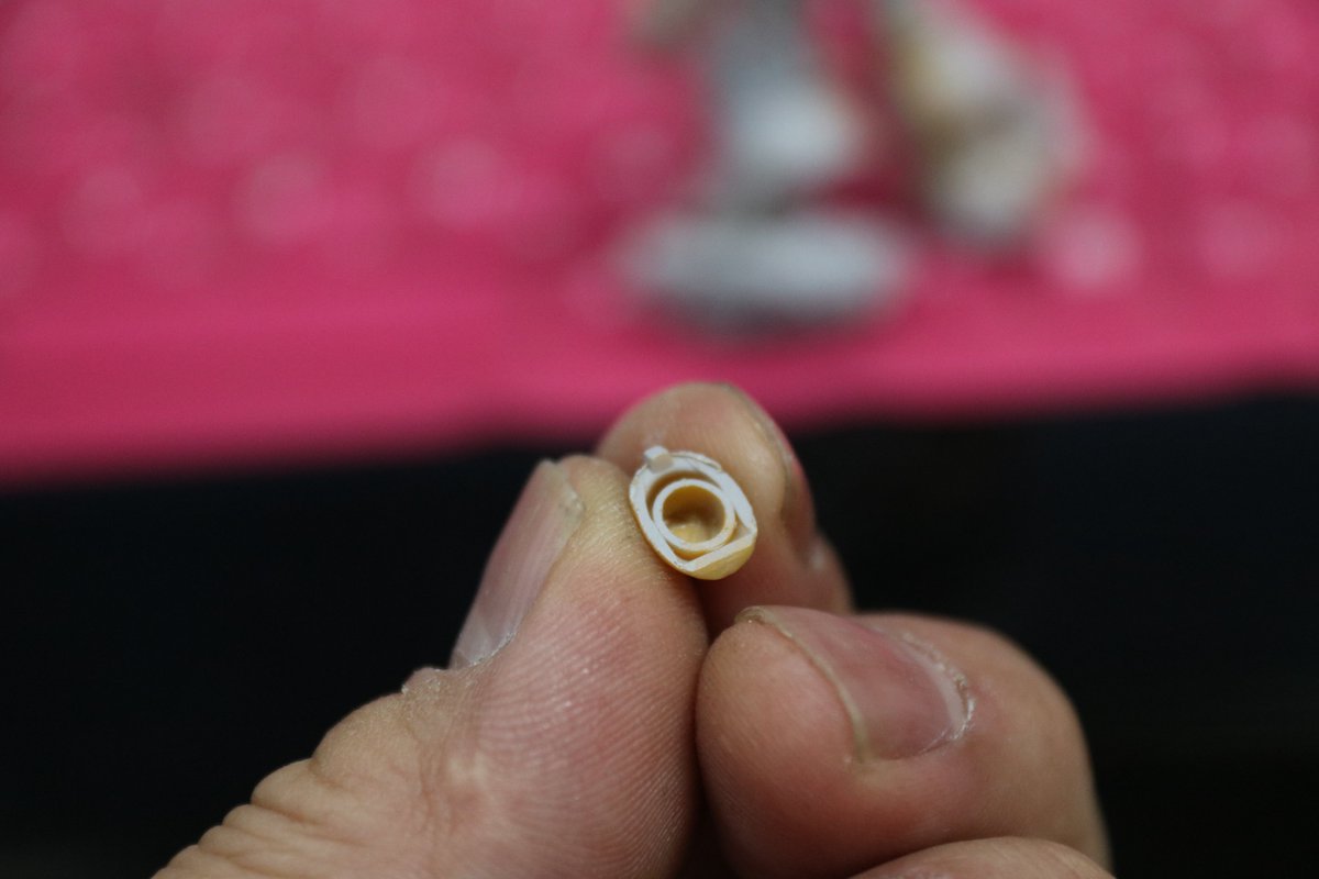 首のオスメス変えて、ボールジョイントにしてるので、
僕のドムトローペンは立ちション角度までアゴひけますん♪