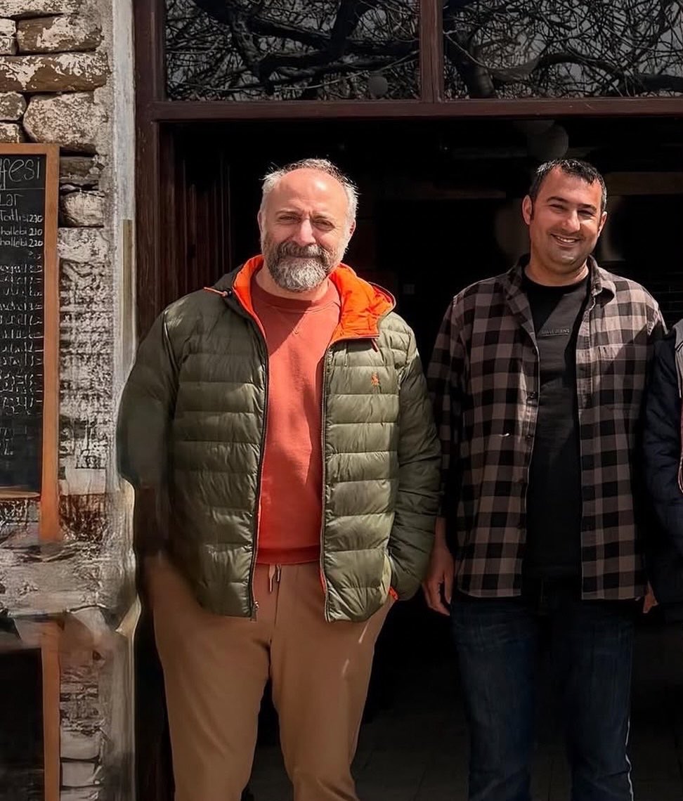 Kral Halit Ergenc 👑👑👑 
/İmrozda bahar seti /
#SatıcınınÖlümü
#star #güzelinsan #KralKaybederse Bergüzar Korel