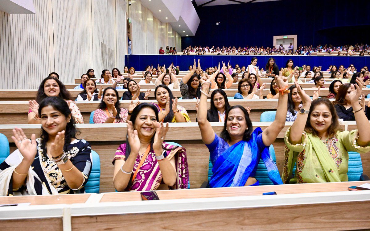 Narendra Modi tweet media