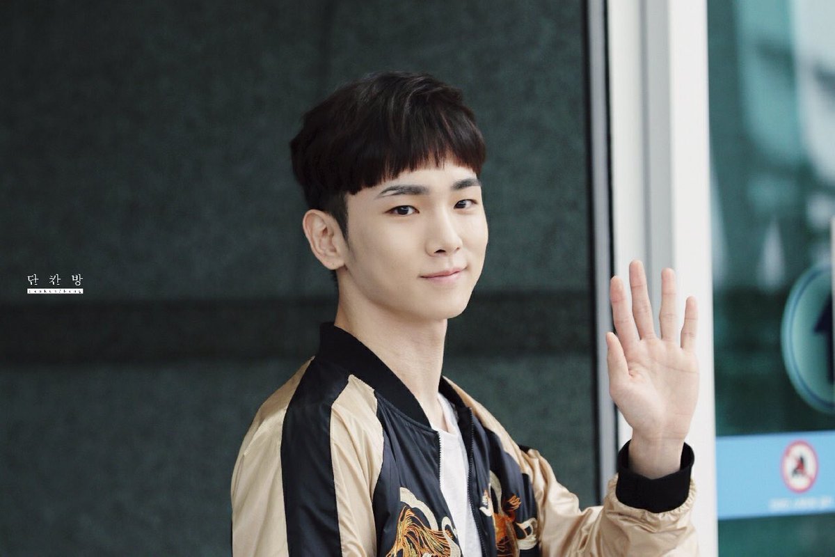 hourlykkb's tweet image. #KEY #키 #キー #SHINee #샤이니 @SHINee