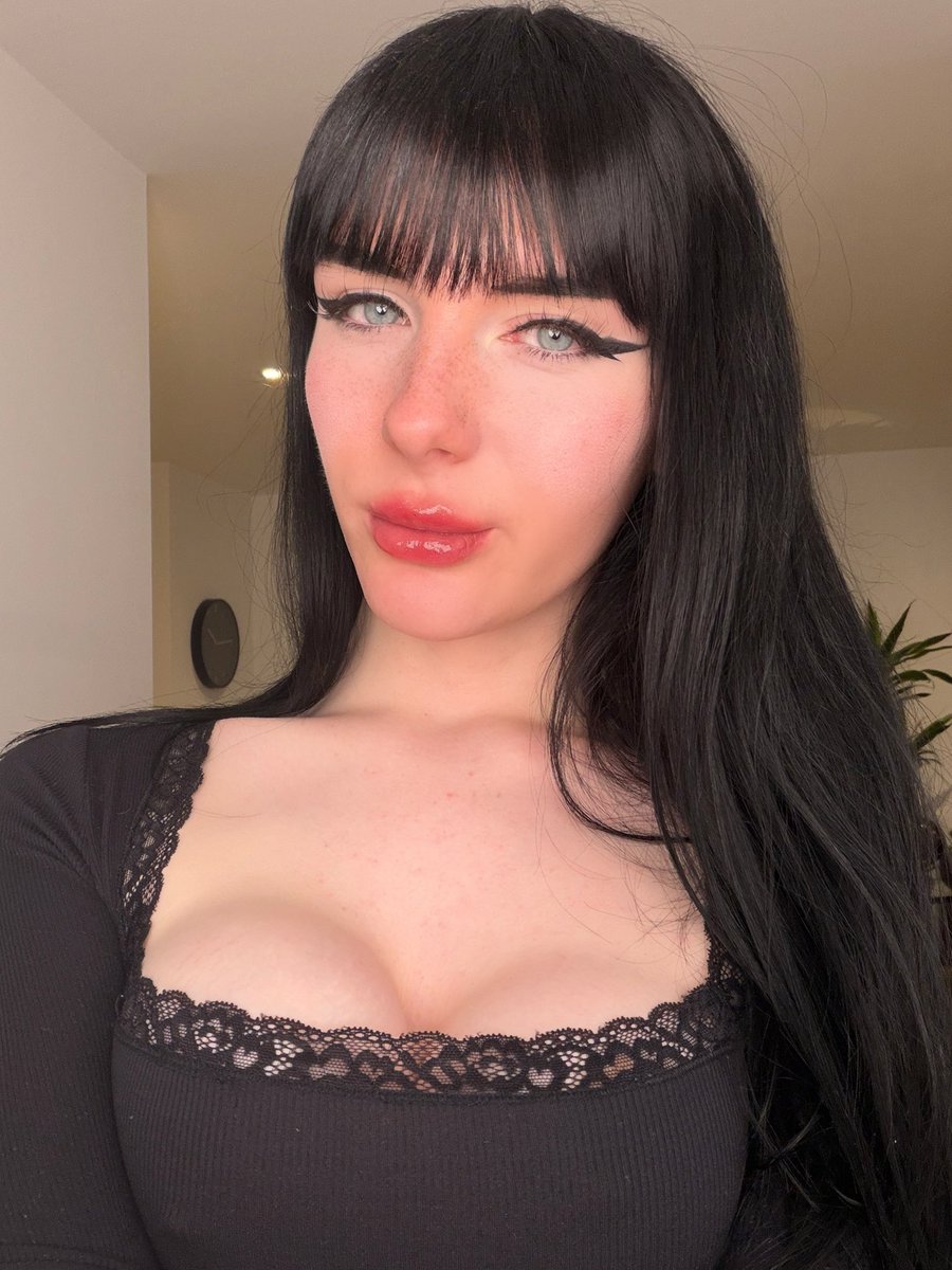 Winter 🖤 tweet media