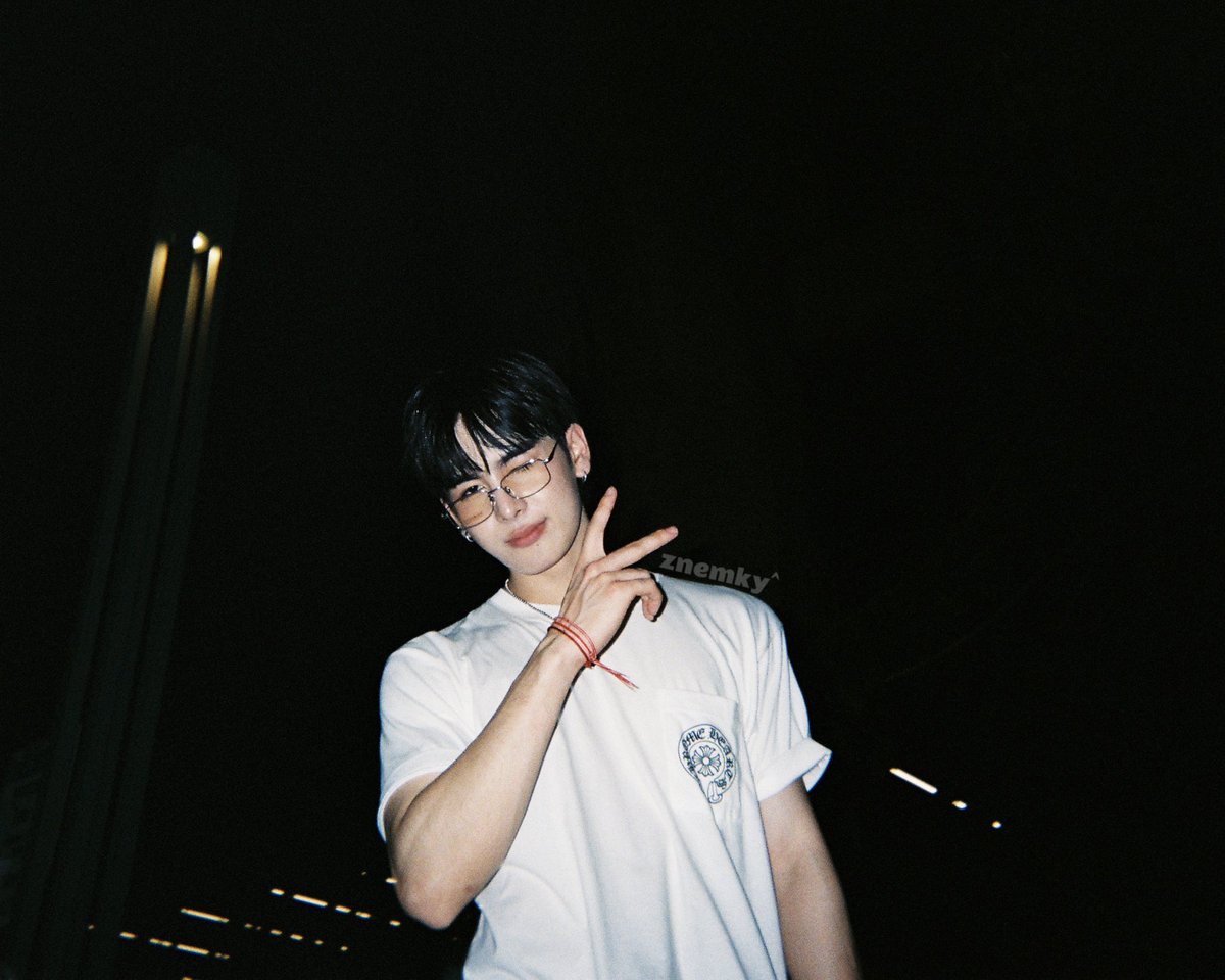 WuZong10452's tweet image. แชร์สามแผ่นฟิล์มที่ถ่ายในงานหนังสือ 🎞️
ครอบครัวสุดเลิฟ 3 คน🥺💕
#perthsanta #perthppe #santapp