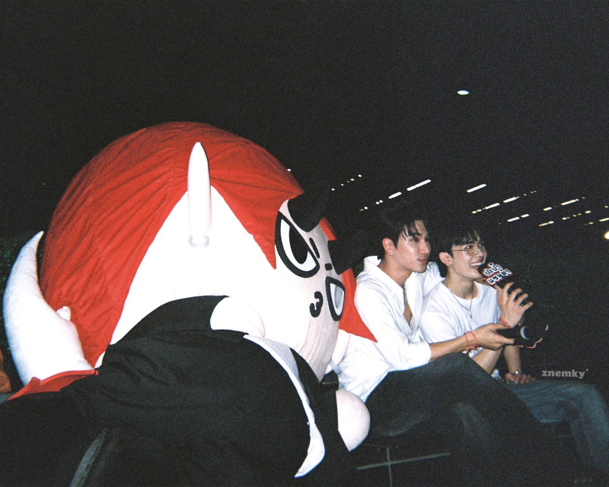 WuZong10452's tweet image. แชร์สามแผ่นฟิล์มที่ถ่ายในงานหนังสือ 🎞️
ครอบครัวสุดเลิฟ 3 คน🥺💕
#perthsanta #perthppe #santapp