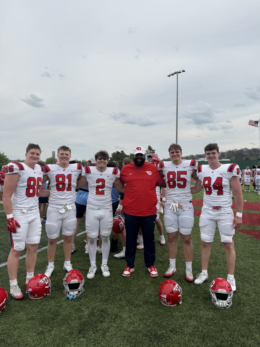 BrutonKendrick's tweet image. These 5 young men came to work everyday and stacked days! Blessed to be able to coach such a great group! #TEDS #TEU #TightEnds #UDFlyers