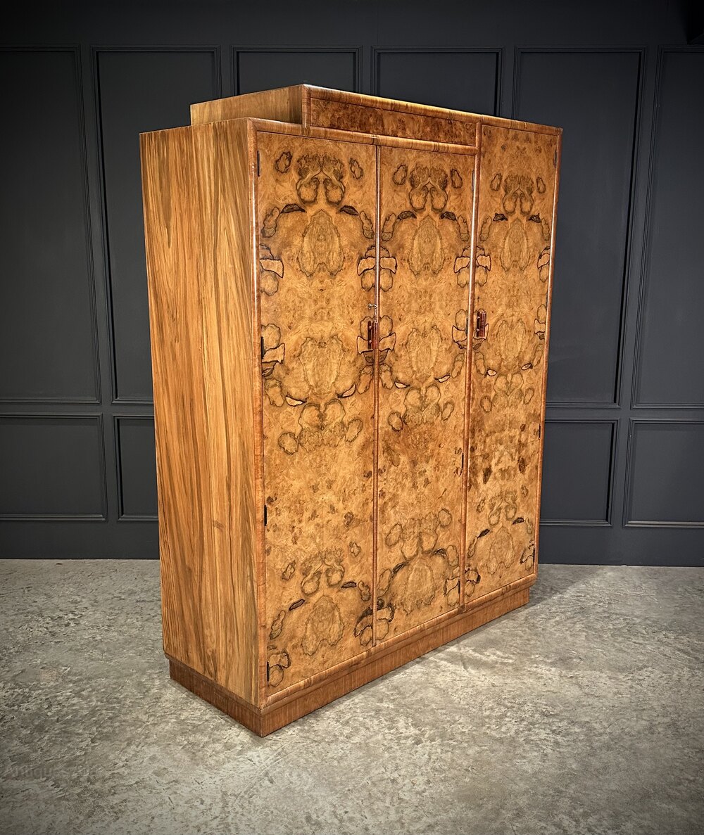 antiques_atlas's tweet image. Selling on Antiques Atlas we have
✨LT Antiques✨
antiques-atlas.com/ltantiques/ Check out their recently listed items for sale include this
Art Deco Walnut Wardrobe ✨check out that slinky wee drawer at the top✨
#Antique #antiquefurniture #artdeco #artdecofurniture #artdecobedroom