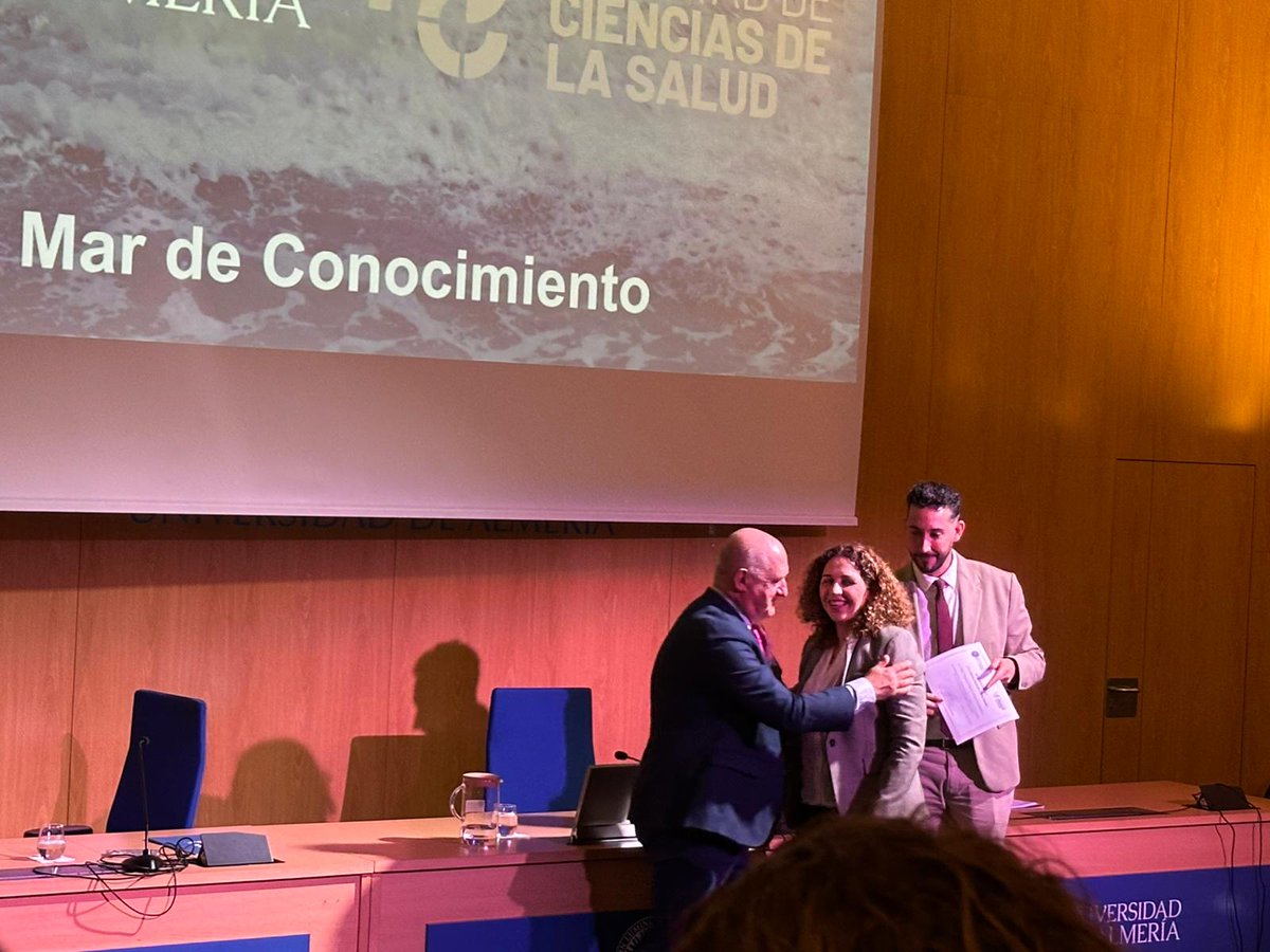 maruferos's tweet photo. ¡Muy feliz y agradecida! ❤️
Muchísimas gracias a la @SaludUal por el reconocimiento tras mi inclusión en el Ranking de Stanford🩺📈
Este logro es de todos los que creemos en la ciencia y en la Enfermería🏫✨
#Agradecida #OrgulloUAL #Enfermería #Investigación #RankingStanford https://t.co/UccQwCAF3I